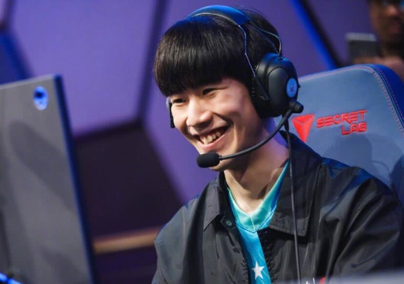 Weiwei 玩 Wei 打不过 Wei knight Kuchi 的暴力输出 Bilibili Gaming 轻松拿下比赛点