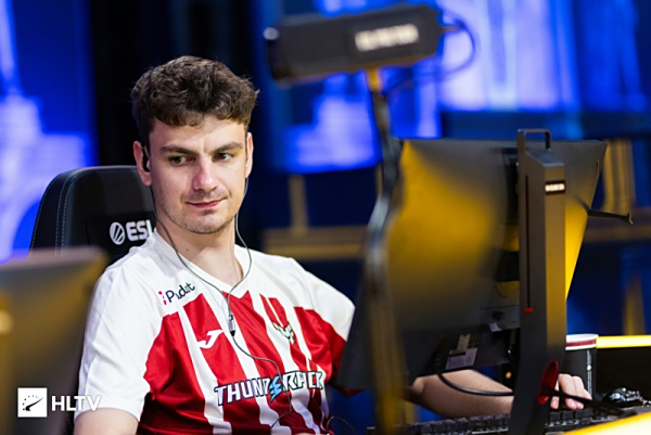 LPL夏季赛W8D2：小Wei野区遭遇Tarzan，Rookie对位Creme