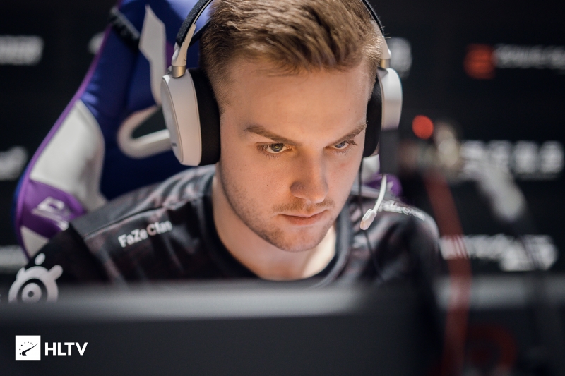 LOL官方：T1通过抛硬币获得决赛第一局选边权，并选择蓝色方